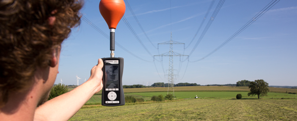 EMF-Messung an einer Stromleitung EMF-Messung an einer Stromleitung